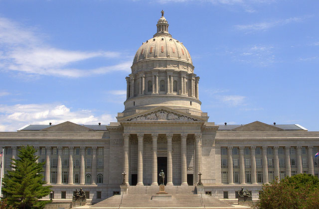 a photo of the Missouri State Capitol building